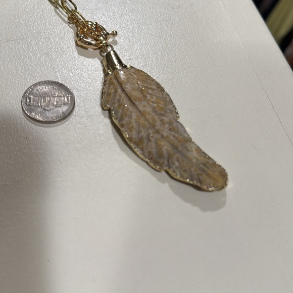 Women’s Feather Link Necklace - Picture 5 of 7